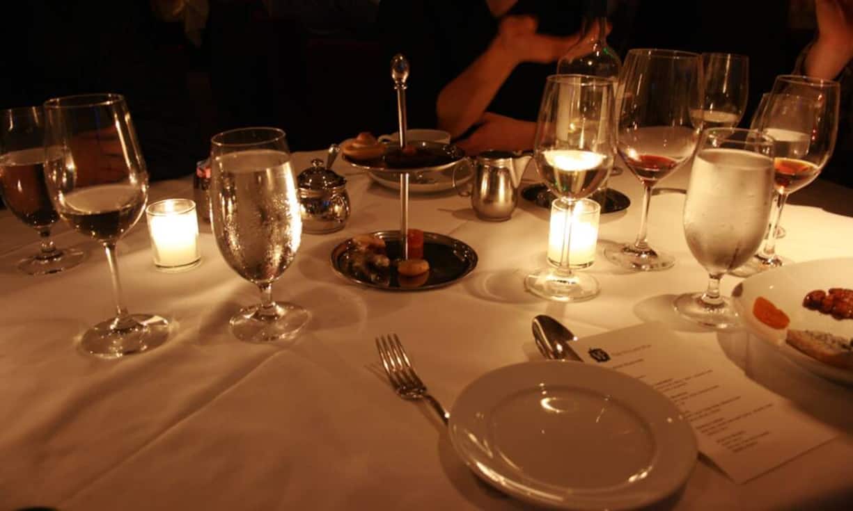 Doch über welche Geschenke freuen sich Frauen und Männer am meisten? Hoch im Kurs ist ein Abendessen. 66,1 Prozent der Frauen und 58,6 Prozent der Männer finden das ein gutes Geschenk.