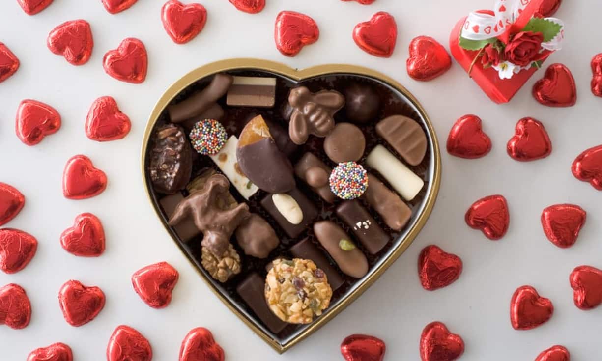 Und wieviel geben Schweizerinnen und Schweizer im Durchschnitt für ein Valentinstaggeschenk aus? Mit 30 Prozent kaufen die meisten ein Geschenk für maximal 50 Franken. 29 Prozent geben maximal 100 Franken aus. Immerhin 21 Prozent lassen maximal 200 Franken springen. 500 Franken (15 Prozent) oder gar mehr (5 Prozent) investieren hingegen nur die Wenigsten.Bilder: Keystone/Flickr